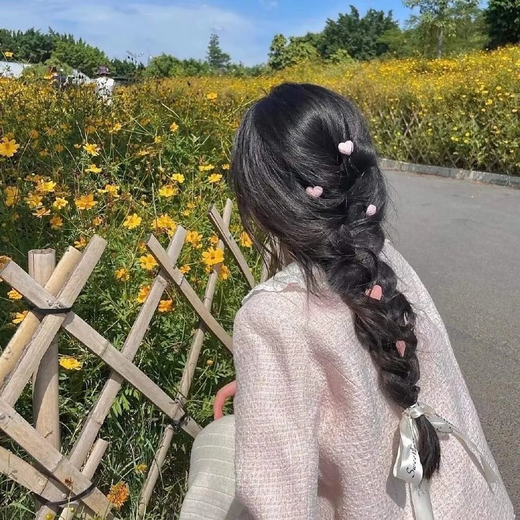 单车上的少女
